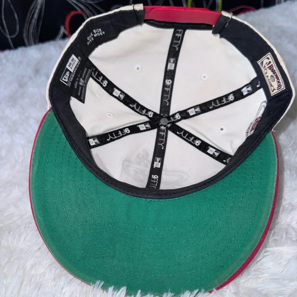 New Era Snapback Hat Mens OSFM White Red Miami Heat Hardwood Classics 9FIFTY